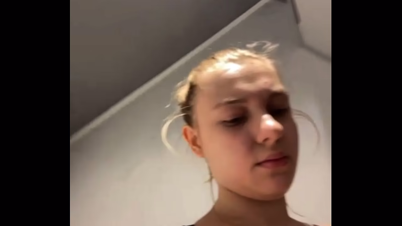 Risky fucking in the public gym