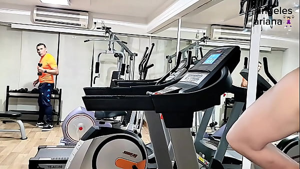 Lo provoqu&eacute; y me foll&oacute; en el gym.Sexo arriesgad...