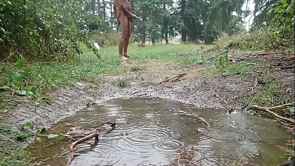 Exhib sous la pluie sur coins de drague