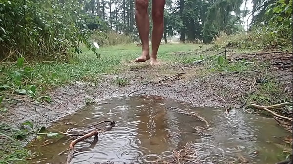 Download Video - exhib sous la pluie sur coins de drague