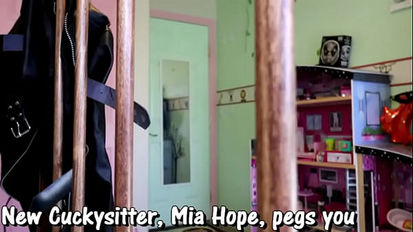 Cuckysitter Mia Hope pegs you during diaper change