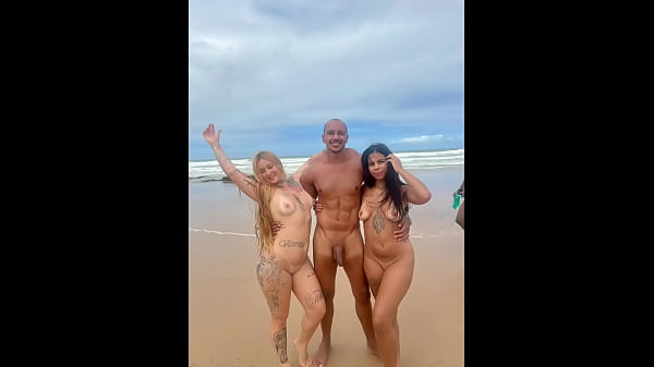 Download Video - Conheci 2 amigas&comma; uma loira e uma morena na praia de Salvador e gozei na bucetinha delas&period;
