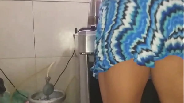 Housewife gets dicked before chores