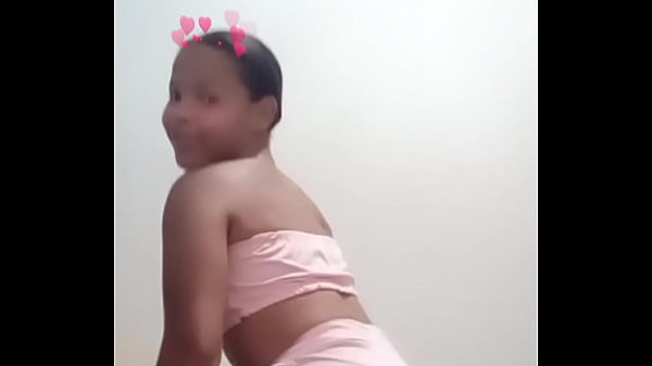 baixinha safada com seu belo cuzinho