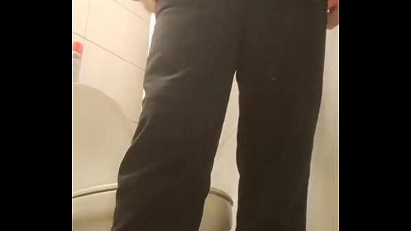 stepmother masturbating in the bathroom until she has her orgasm with flow
