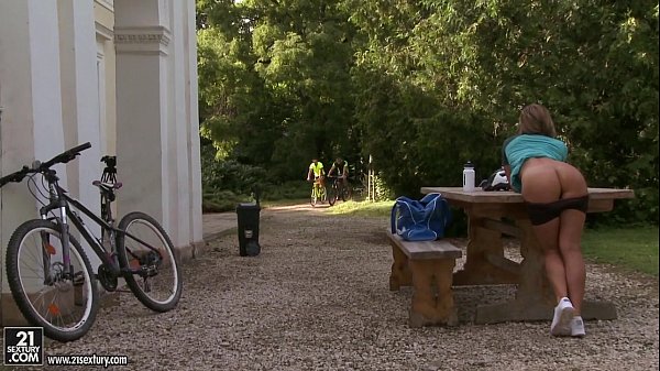 Download Video - Athina outdoor DP