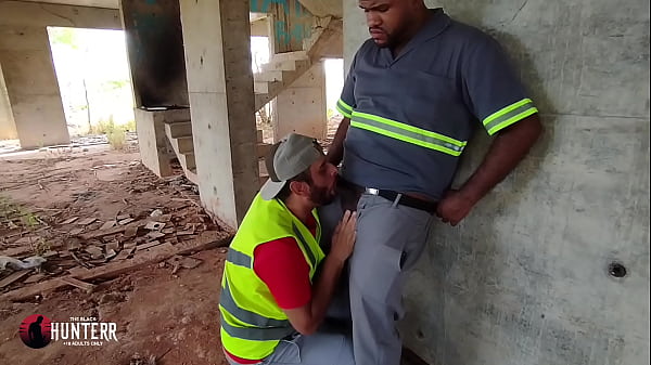 Oper&aacute;rio gosta de dar para os colegas da obra t...