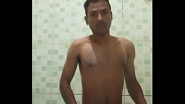 Billy no banheiro tomando banho