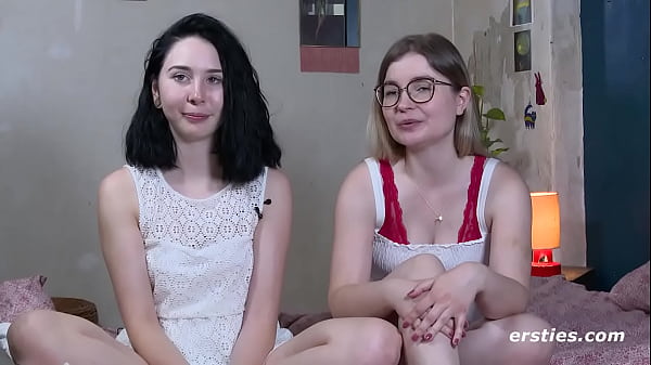 Download Video - Joana besorgt es Emily mit dem Strap-On