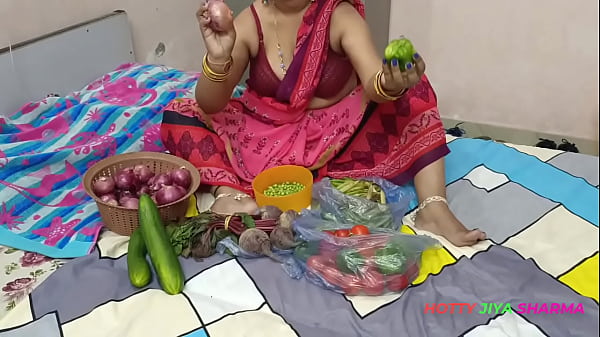 XXX Desi Bhabhi Forcedly Fucked By Customer While Selling Vegetables