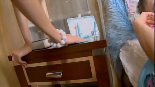 Skinny slut spread her buttocks and ...