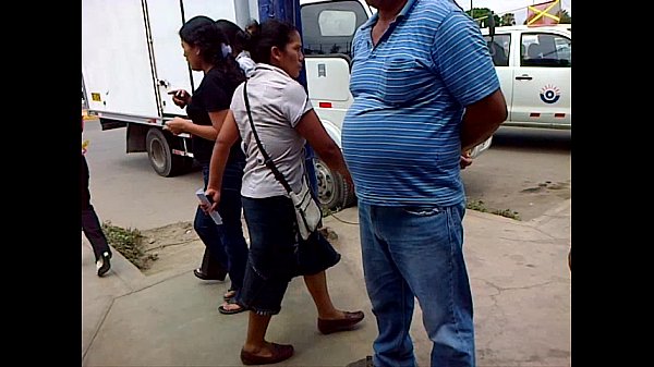 Download Video - cholo con bulto grande