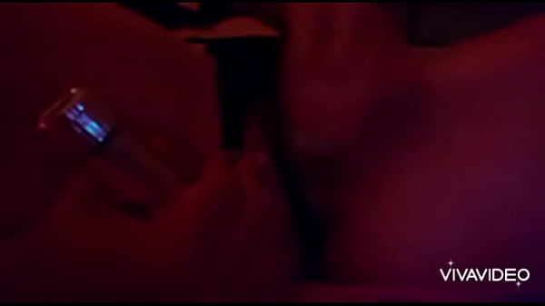 Meine 18-Jährige Freundin Fingert Einen Harten Orgasmus