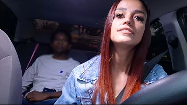 Download Video - Safada motorista de aplicativo flagra passageiro dotado se masturbando por tr&aacute;s&excl;