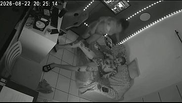 Ceiling-mounted camera: the best vantage point to see every detail.