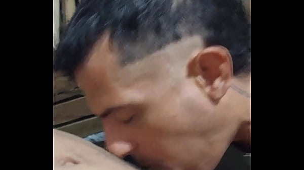 Mamei o novinho filho do dono do sacolao escond...