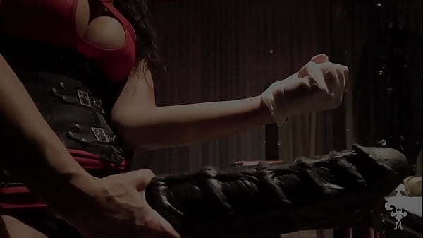 Download Video - Mistress Kalyss Mercury and her HUGE STRAPON &lpar;video&rpar;