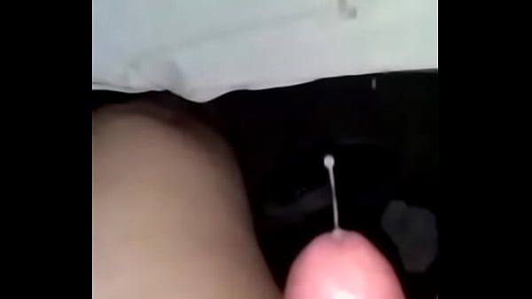 Maduro de 59 aventando leche