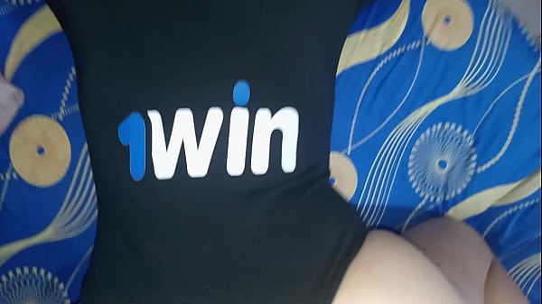 Download Video - HIJASTRA CACHONDA le pide a su PADRASTRO chuparle la verga