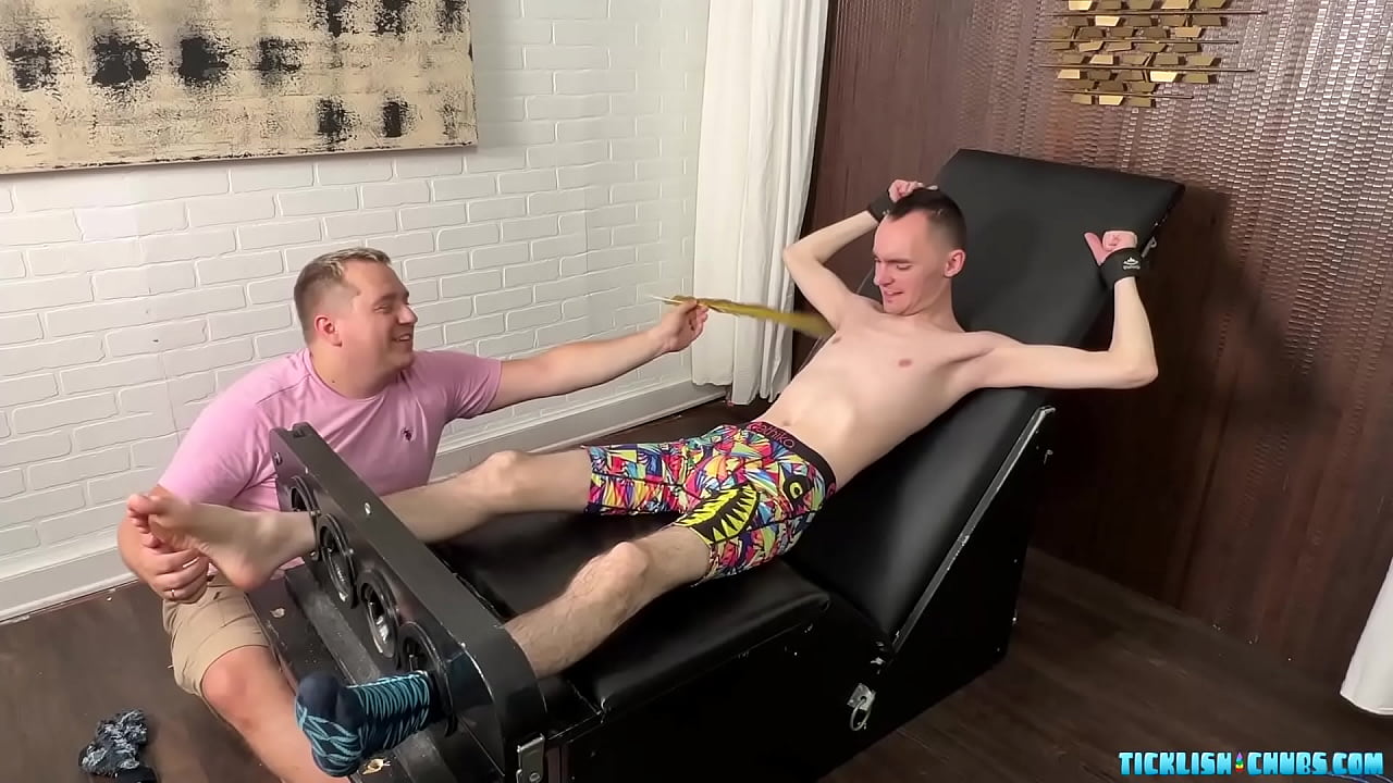 TicklishChub: Spiritmonkey quiere que el oso DILF Matt pruebe la silla de cosquillas en él
                    sub dom kink dilf inked gay sex gay porn gay bondage gay fetish gay bdsm porno gay muchos negros