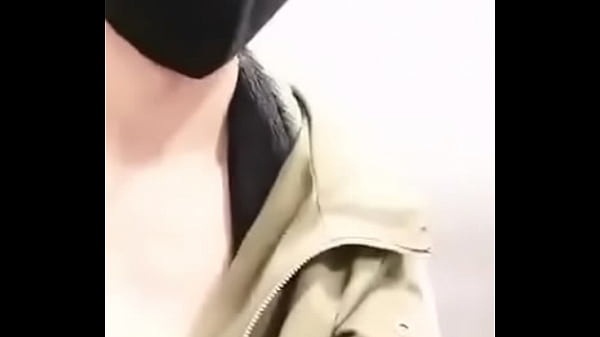 Koreano pauzudo gozando gostoso