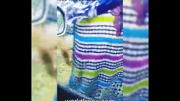 Aunty outside boob showing