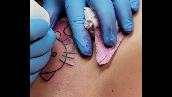 Freundin Bekommt Tattoo-Teil