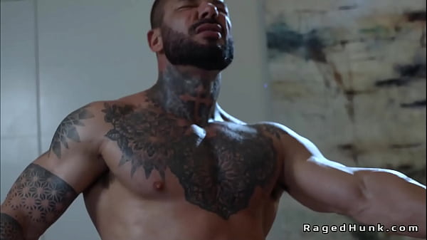 Derek se folla a Danny en una salvaje cabalgada a pelo
                   Derek se folla a Danny en una salvaje cabalgada a pelo muchos negros