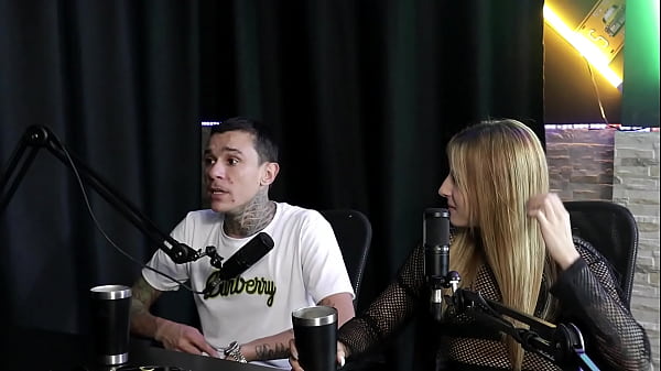 She feels angry with those who cancel a date, she sells handjobs and she doesn't like flirting and went out with a football player - Yasmin Pariz & Ktal Vagabundo do Bom (SHEER/RED)