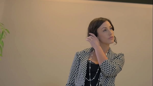 Jennifer White Finger Bangs Her Own Pussy Hard And Deep