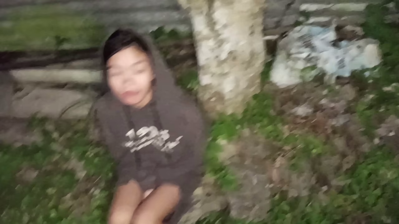 Alimentando y afeitando a una joven asiática sin hogar después de encontrarla en un barrio pobre ella usa los anteojos de mi madrastra
                    petite skinny tattoo asian small tits muchos negros