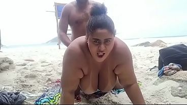 Fucking on the beach was a delight while the bathers watched.