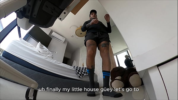 Giant macabreink lets himself be smelled by a tiny human and then eats him