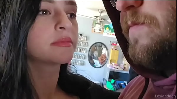 A puta da minha mulher pagou o alugel com a buceta