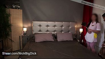 Follando con la mujer de servicio de habitaciones