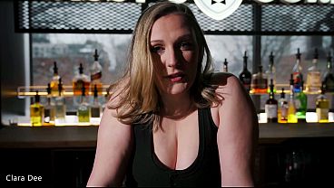 尻軽な熟女バーテンダーとのセックス - クララ・ディーの視点からのバーチャルセックス