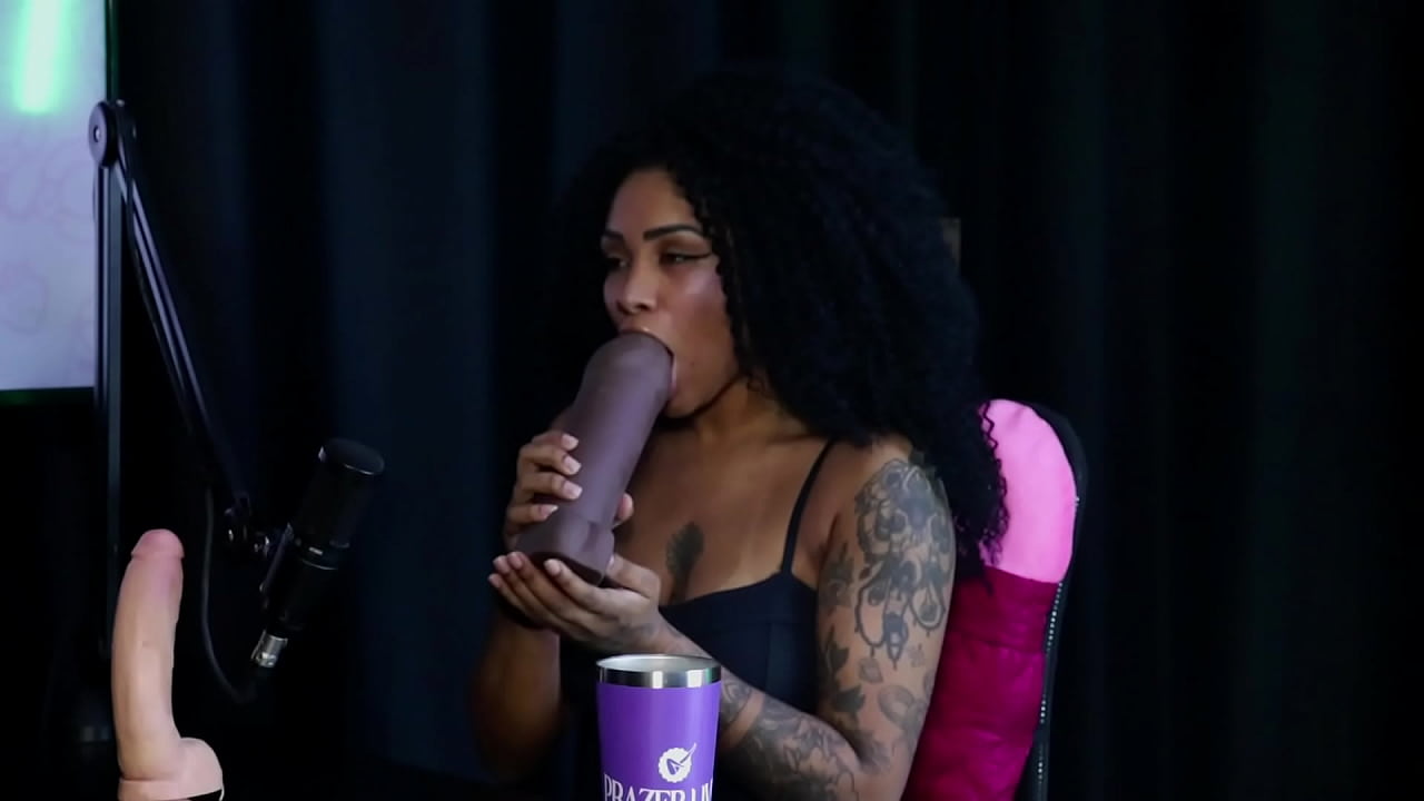 Negra traviesa muestra sus pechos y demuestra su mamada después de decir que le interesa el fisting y le gusta ponerse el arnés - Sara Ventur (SHEER/RED)
                     lesbian black sexy amateur lingerie bdsm brazil beauty compilation swingers gostosa glamour teens 18 only women muchos negros