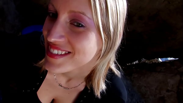 Blonde MILF gets outdoor fucked