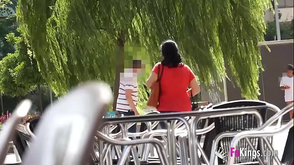 Italian teen Silvia hunts guys in the streets of Barcelona
