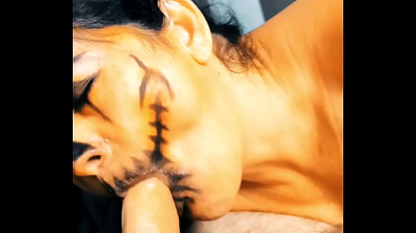 On Halloween night, she appears to suck the sperm of unknown men. He can't hold back and it ends up in her mouth. The monster doll swallows every last drop. The best blowjob you'll see today. Who is she? POV, semen-swallowing clown.