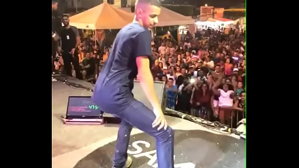 Novinho seduzindo no palco de Samyra Show, rebo...