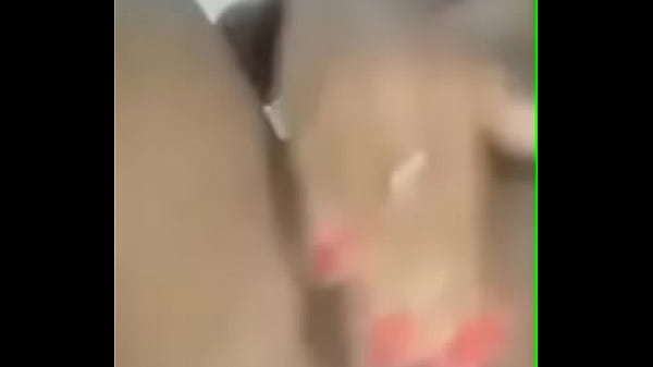 Elle Joue Avec Son Minou