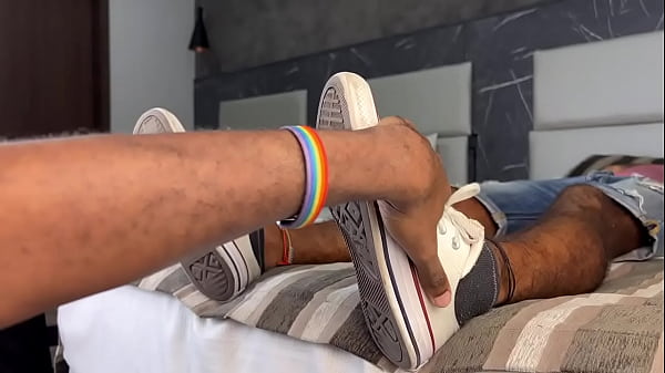 Download Video - Cheirei e chupei os p&eacute;s do Argentino