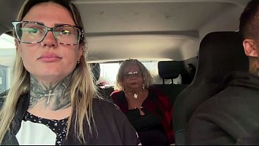 Chamamos a senhora de 63 anos que estava na buscando aposentadoria!Ela aceitou a foder gostoso vovó safada e fogosa soltou leite pelos seus peitos e ficou toda molhada