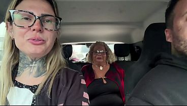 Chamamos a senhora de 63 anos que estava na buscando aposentadoria!Ela aceitou a foder gostoso vov&oacute; safada e fogosa soltou leite pelos seus peitos e ficou toda molhada