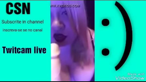 Loira chupando brinquedinho