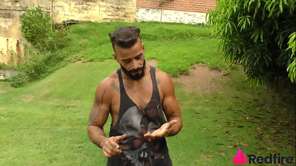 Training the ass of the horny Niara Pessanha outdoors with anal and DP