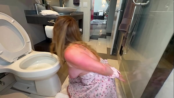 BLONDE MADE TO FUCK IN TRASH CAN/TOILET BOWL/ S...