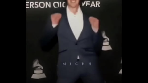 Roberto museo bailando bien secsy