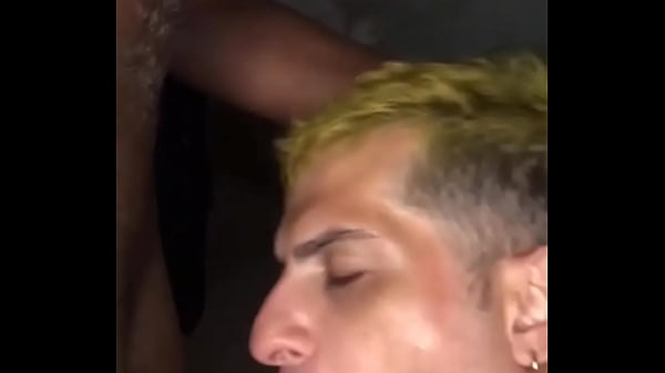 Download Video - &Iacute;ndio cafucu com a pica mega grossa que quase n&atilde;o cabia na minha boca me engasgou com leite